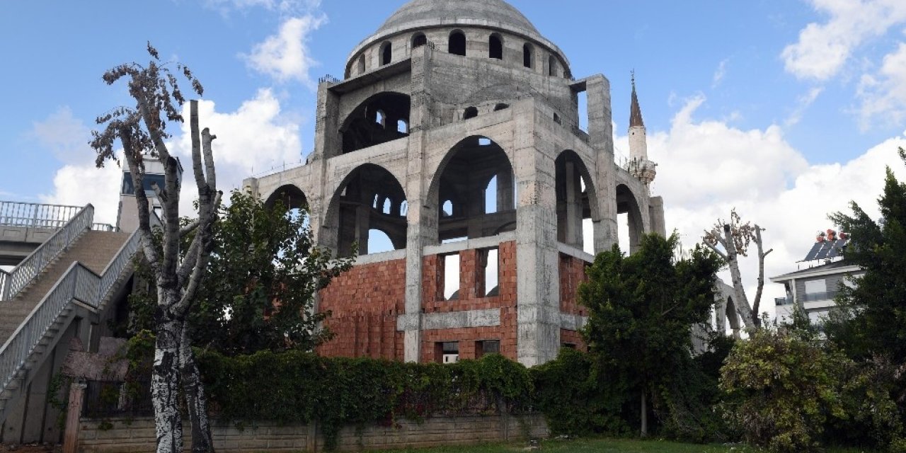Antalya'ya yapılan Konyalılar Camii'nin ince işçilikleri başladı! Cami Sokullu Mehmet Paşa Camii'ne benzeyecek