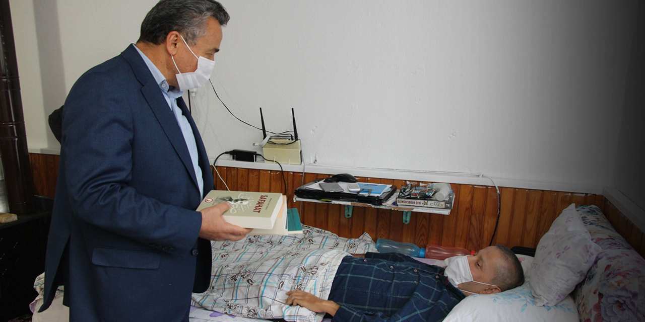 Konya'da 39 yıldır yatağa bağımlı adam okuma azmiyle örnek oluyor