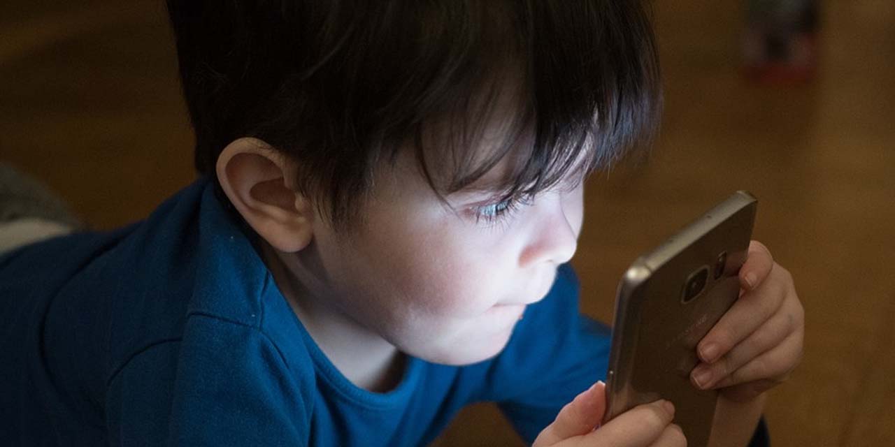 Kovid-19 sürecinde bağımlı olmayın! Ailelere 'dijital temas' uyarısı