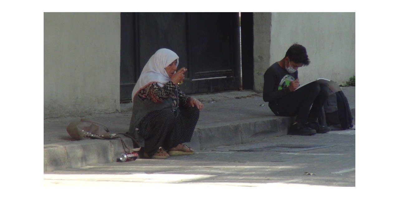 Okul önünde alkol alan kadına Kabahatler Kanunu’ndan işlem yapıldı