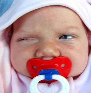 Bebeğinize emzik kullandırmayın!