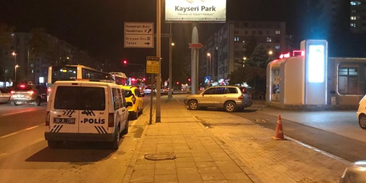 Camiden çıkan iş adamı silahlı saldırıya uğradı