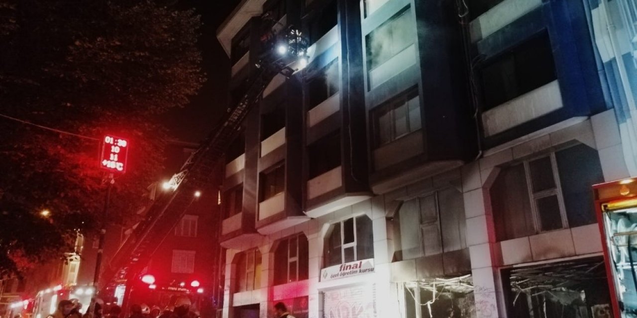 Kadıköy’de beş katlı özel eğitim kurumu alev alev yandı