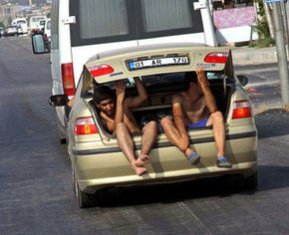 Gençlerin korkutan yolculuğu!