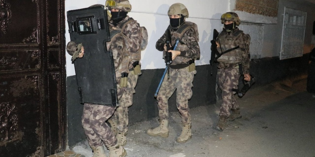Adana’da şafak vakti torbacı operasyonu