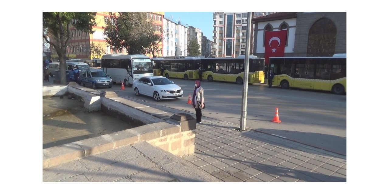 Afyonkarahisar’da saatler 09.05’i gösterdiğinde adeta hayat durdu