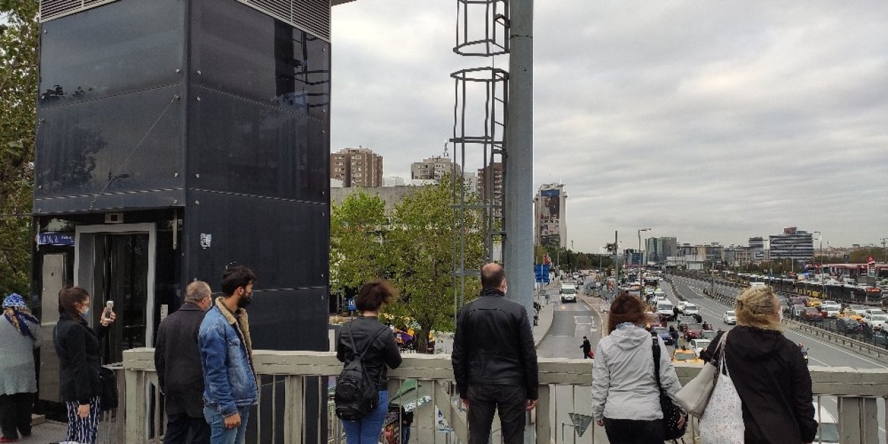 E-5’te Ata’ya saygı duruşu havadan görüntülendi