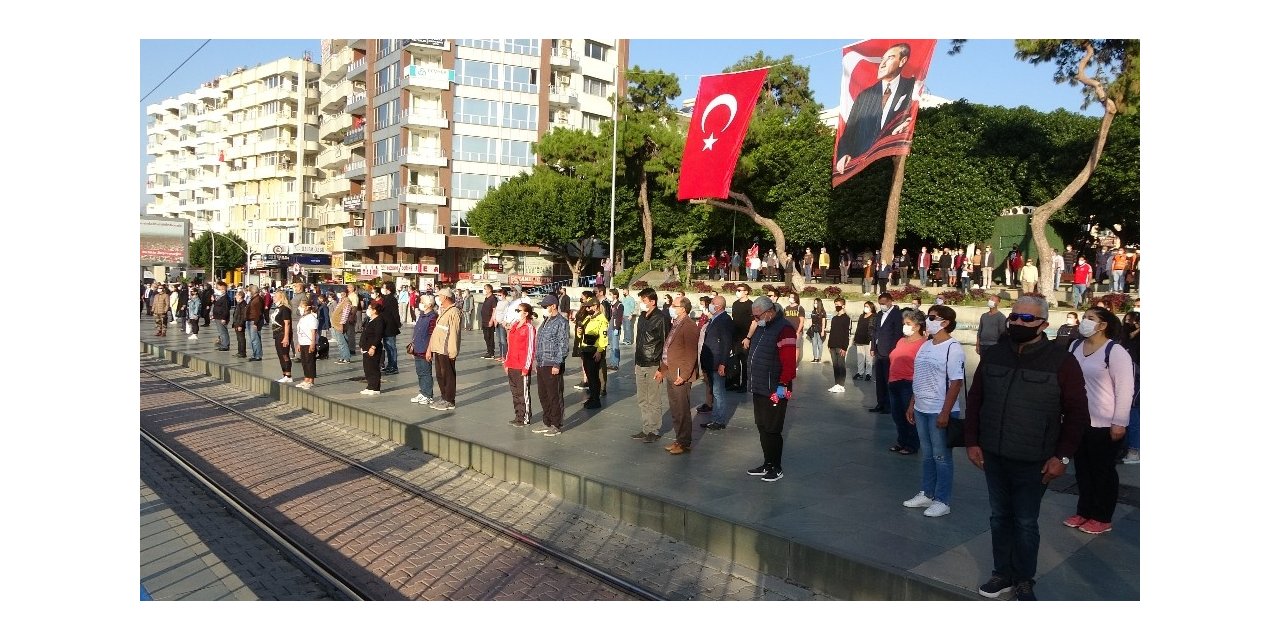 Antalya’da sosyal mesafeli 10 Kasım töreni