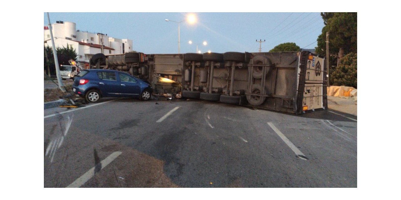 Çanakkale’de tır devrildi: 2 yaralı