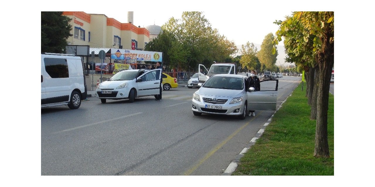 Araçlarından inip Ata’yı andılar