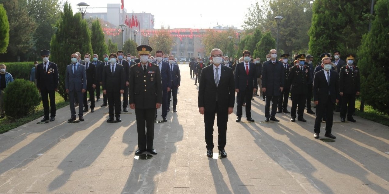 Diyarbakır Atatürk’ü andı