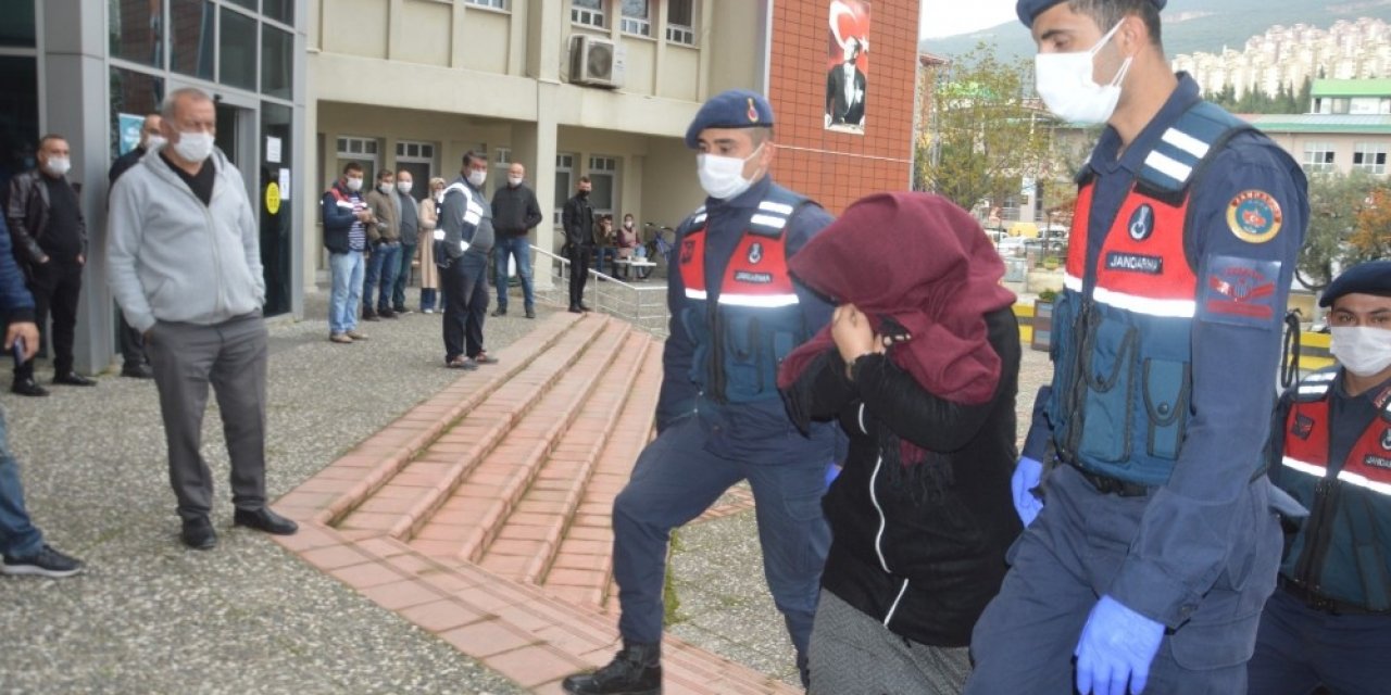 Cinayet zanlısı kadın adliyeye sevk edildi