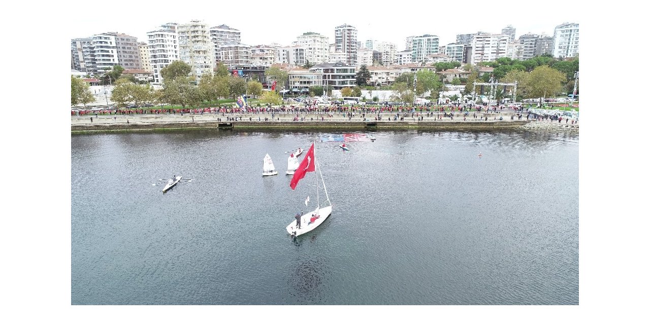 Kadıköy’de 10 Kasım’da “Ata’ya saygı zinciri” oluşturuldu