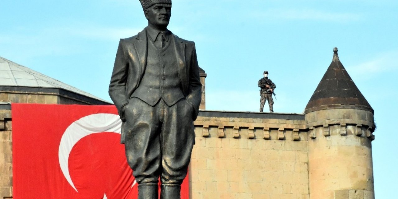 Atatürk’ün ebediyete irtihalinin 82. yıldönümü