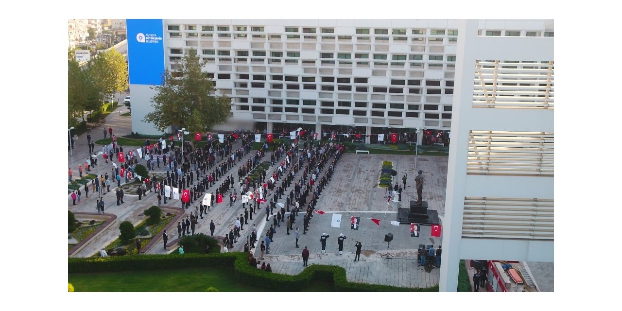 Büyükşehir personeli Ata’yı saygıyla andı