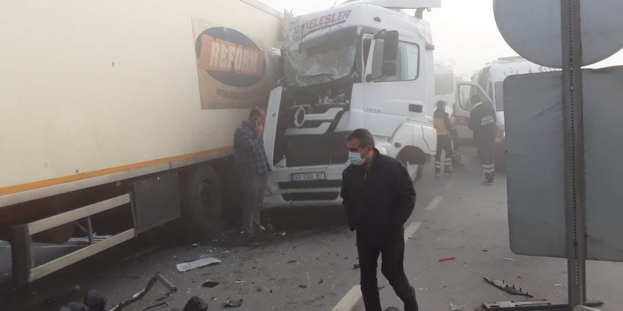 Konya’da sis nedeniyle 10’dan fazla araç birbirine girdi: 2 yaralı
