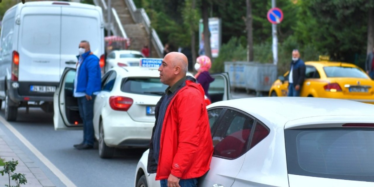 Pandemiyle mücadele eden sağlık çalışanları Ata’sını unutmadı