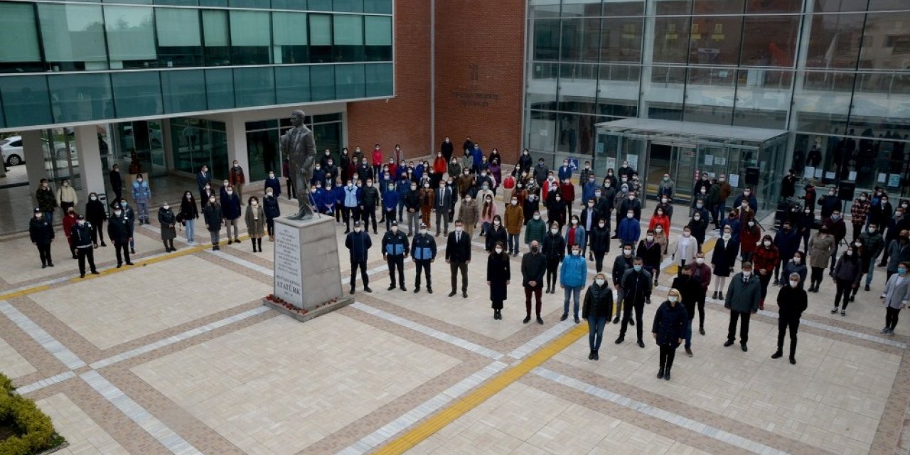 Tepebaşı personelinden Ata’ya saygı duruşu