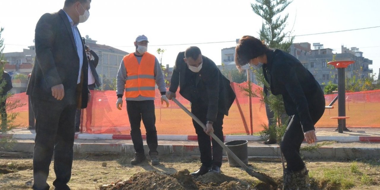 Atatürk anısına 82 fidan dikildi