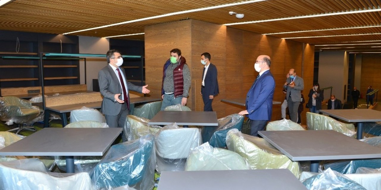 Uyumayan kütüphane gün sayıyor