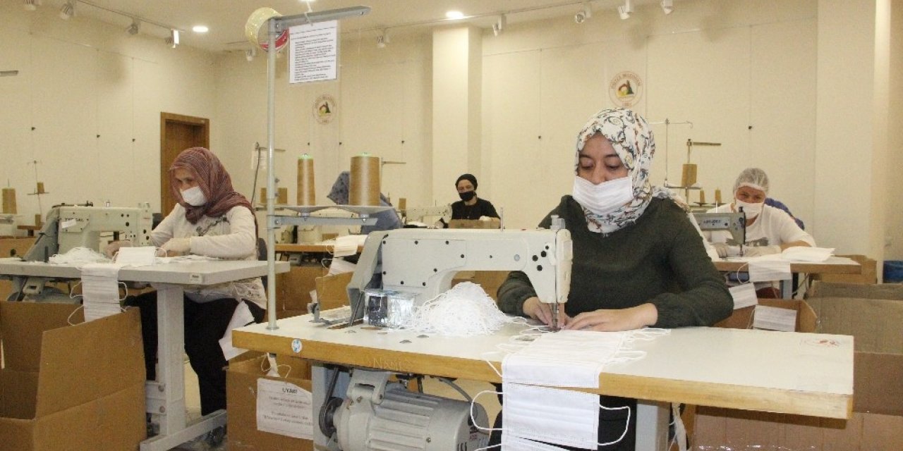 Bu sefer İzmir için maske üretimi yapılıyor