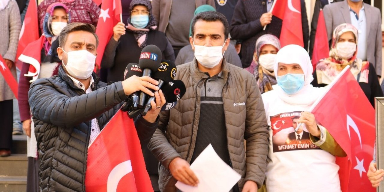 Evlat nöbetindeki aileler Atatürk’ü andı