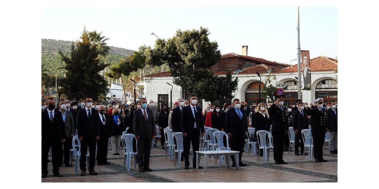İzmir’in ilçelerinde saat 09.05’te hayat durdu