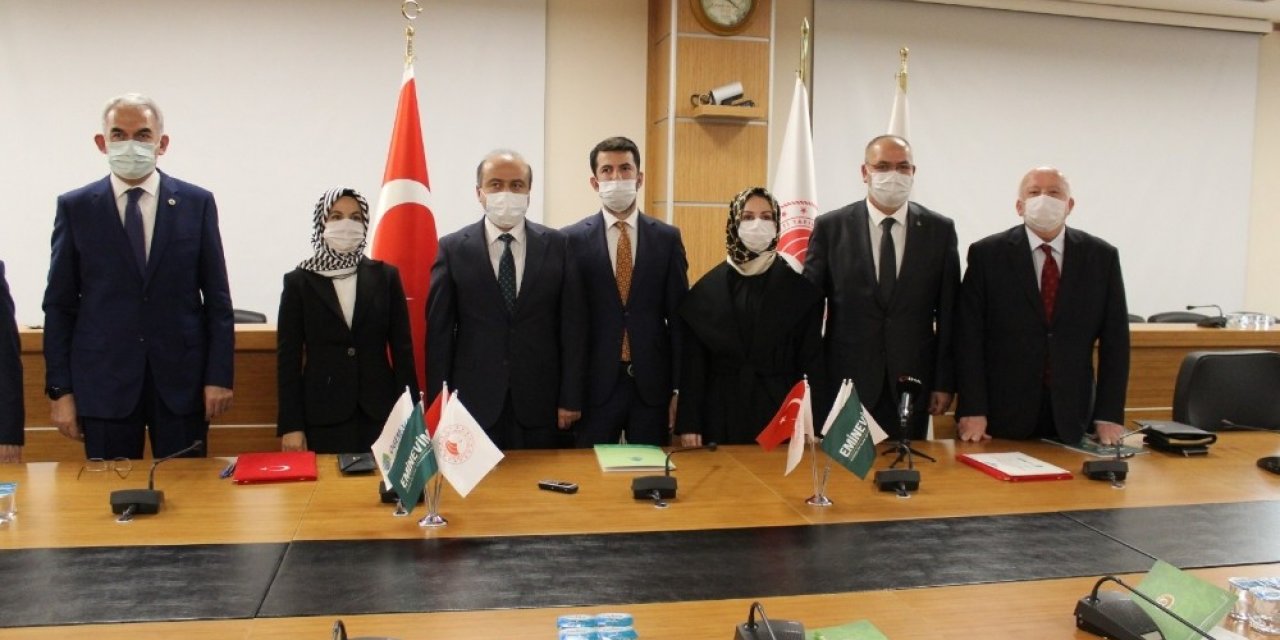 Eminevim’den ‘Geleceğe Nefes Ol’ kampanyasına 100 bin fidan bağışı