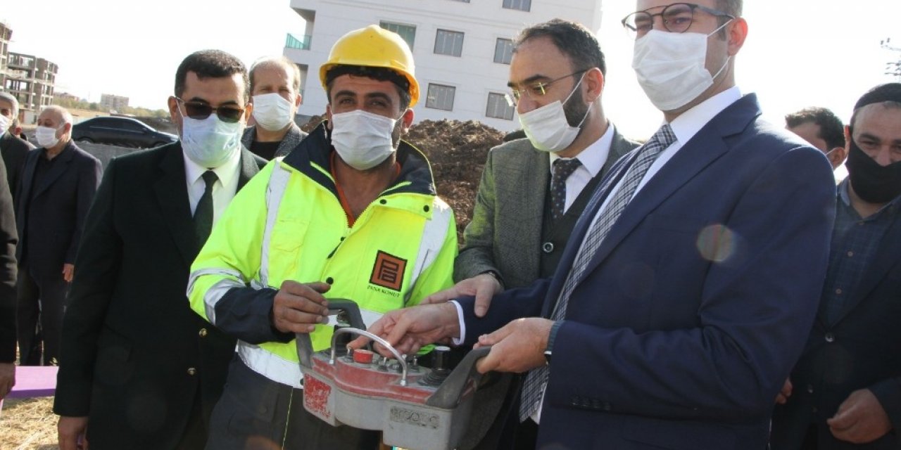 Kaymakam Türkmen caminin temelini attı