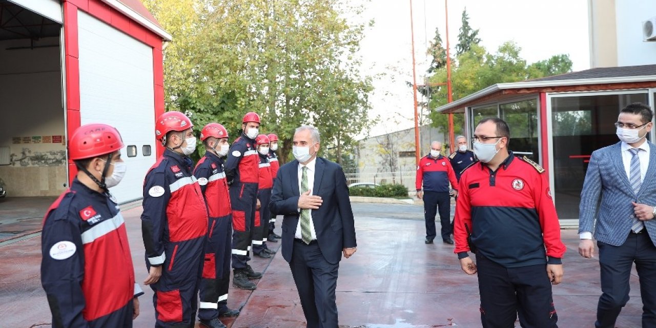 Başkan Zolan, İzmir depreminde görev yapan itfaiyecileri ziyaret etti