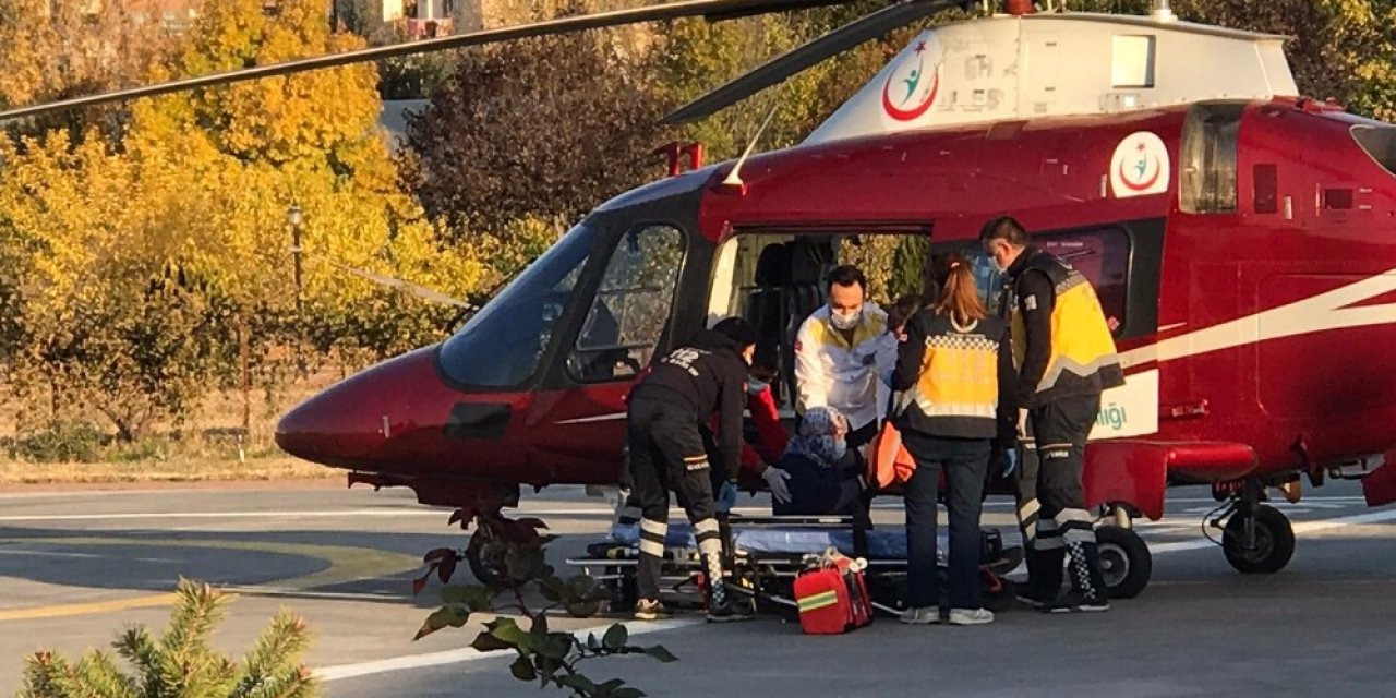 Kalp krizi geçiren yaşlı kadının imdadına ambulans helikopter yetişti