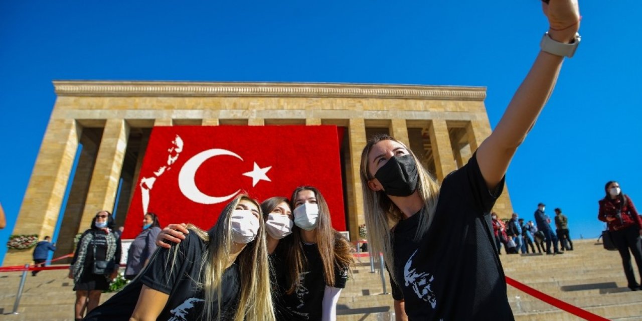 Muratpaşa Belediyespor Kadın Hentbol Takımı Anıtkabir’i ziyaret etti