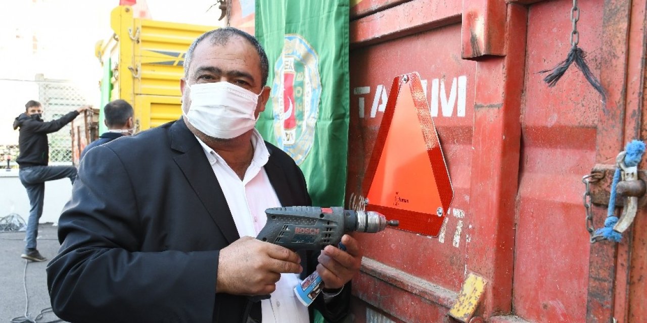Ziraat odası ve jandarma römorklara reflektör taktı