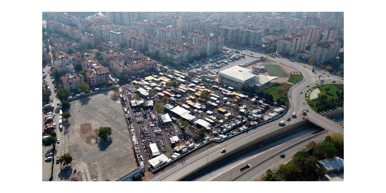 Selçuk Belediyesi semt pazar alanlarındaki trafik sorununu çözüyor