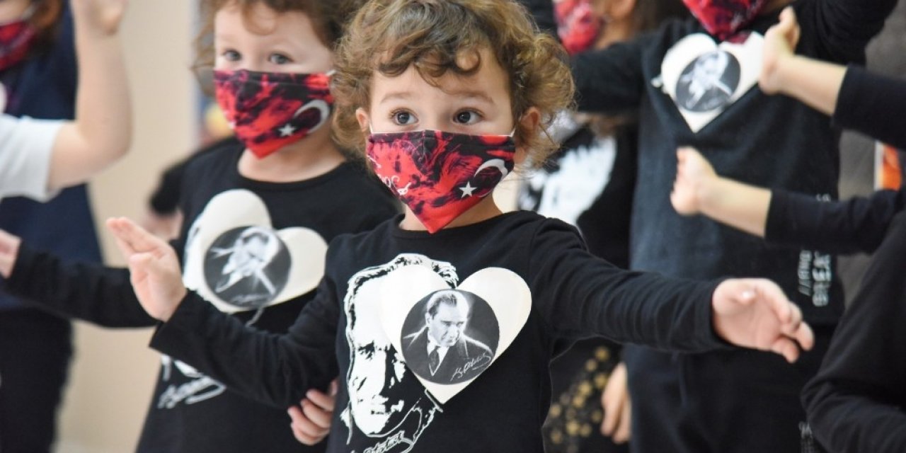 Başkan Şahin, miniklerin Atatürk sevgisine ortak oldu