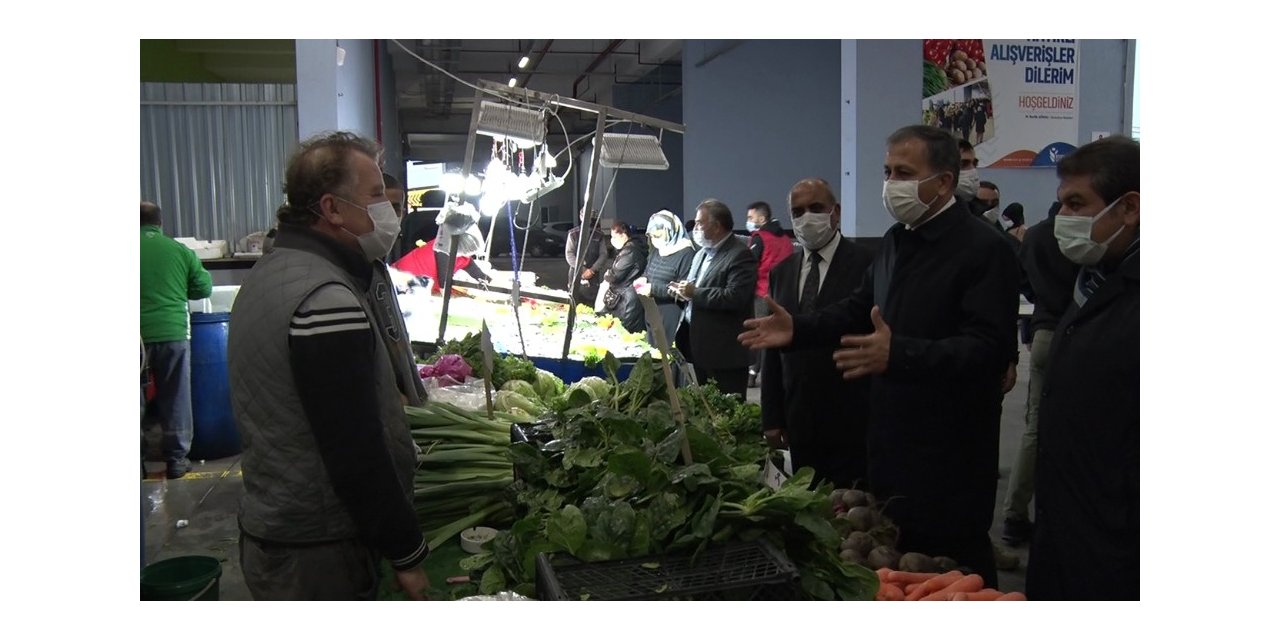 Vali Yerlikaya Esenler’de pazar denetimi yaptı