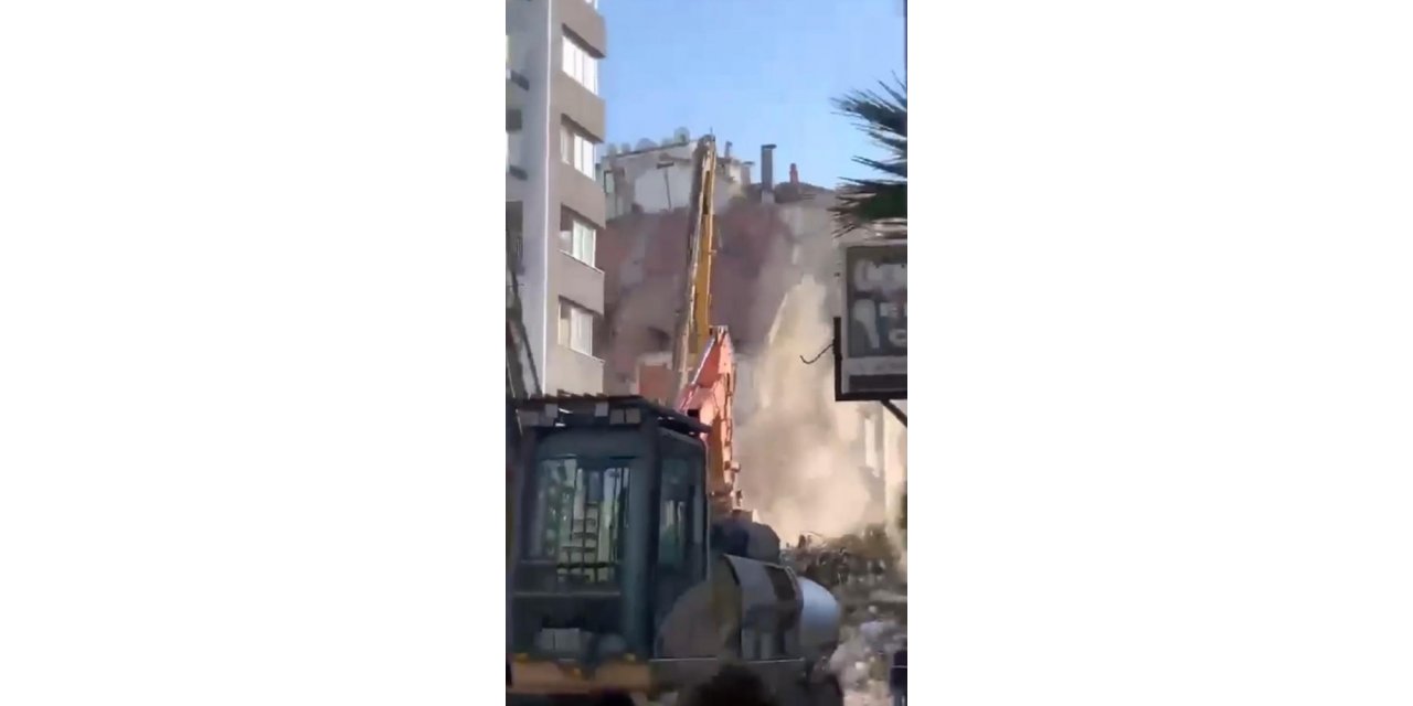 Binanın çöküş anı cep telefonu kamerasında