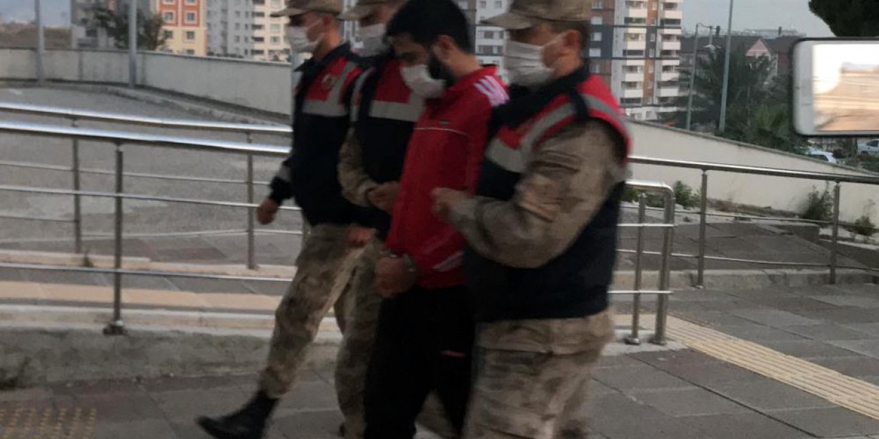 Jandarmanın önünden geçerken tabancalı poz veren şahıs tutuklandı