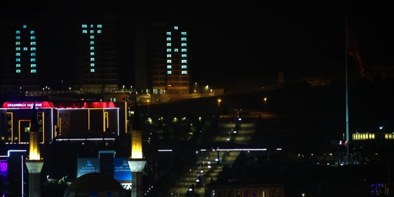 Karabük’te yurt ışıkları “ATA” için yandı