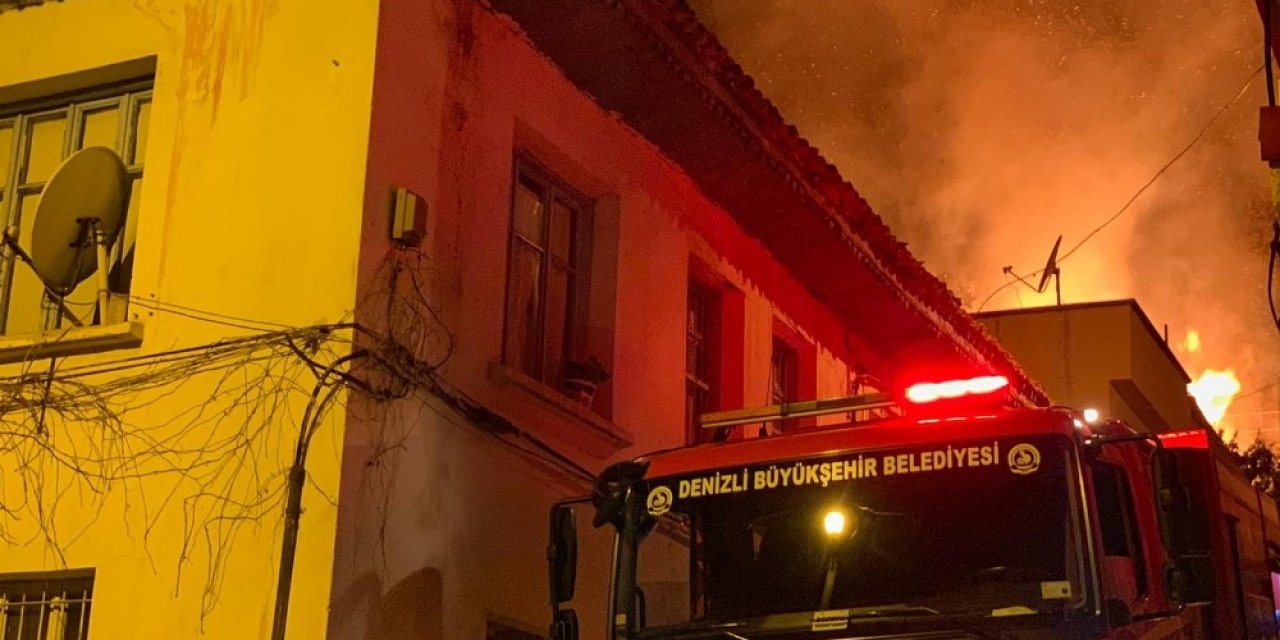 200 yıllık tarih alevlere teslim oldu