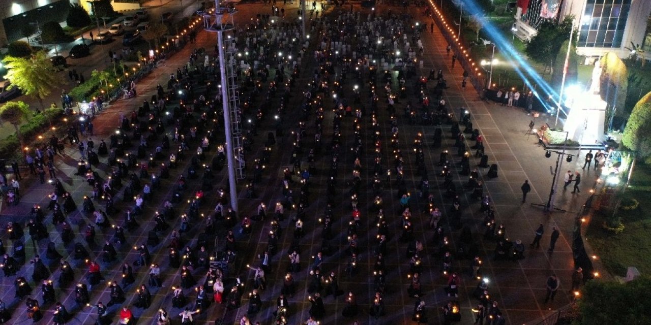 10 Kasım’da meşaleler yakıldı