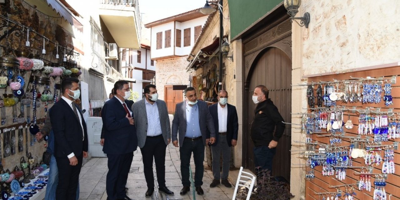 AESOB Başkanı Dere, Kaleiçi esnafının sıkıntılarını dinledi