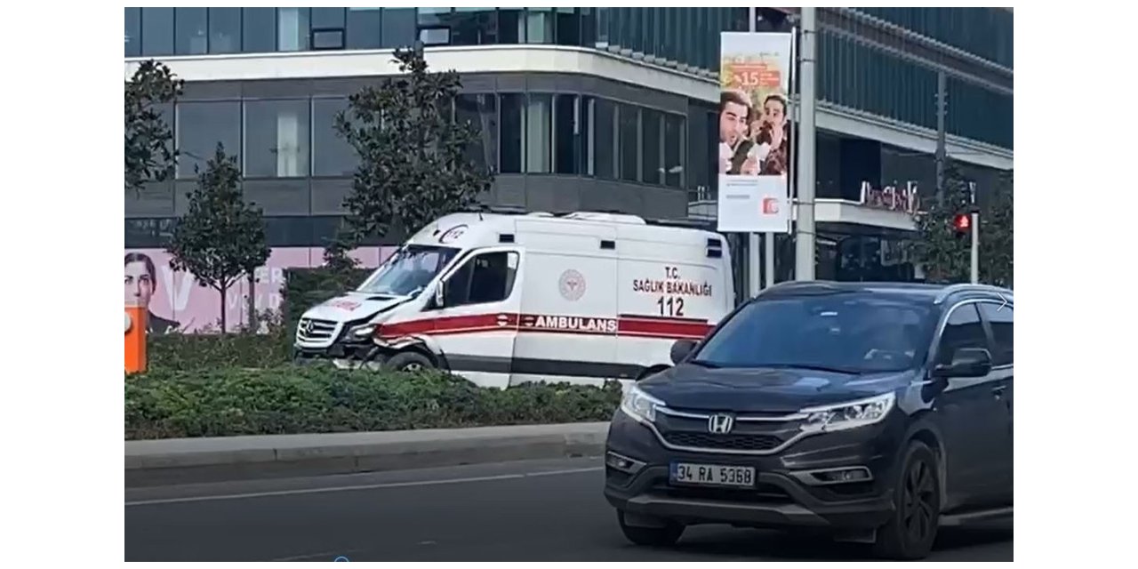 Sarıyer’de ambulans kaldırıma çıktı: 1 yaralı