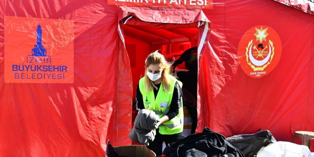 Parklardaki çadırlar Bayraklı’daki alana taşınıyor