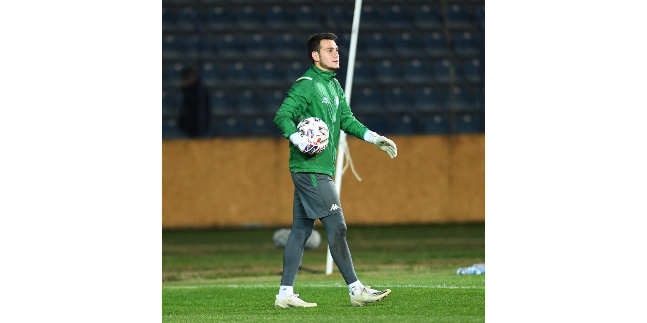 Bursasporlu kaleci Deniz Aydın: “Durmadan, yorulmadan devam”