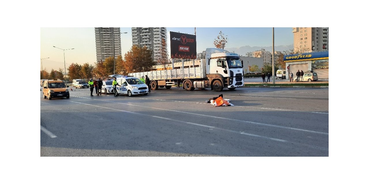 (Düzeltme) - Mesaiye yetişmeye çalışan kadın motosiklet çarpması sonucu öldü