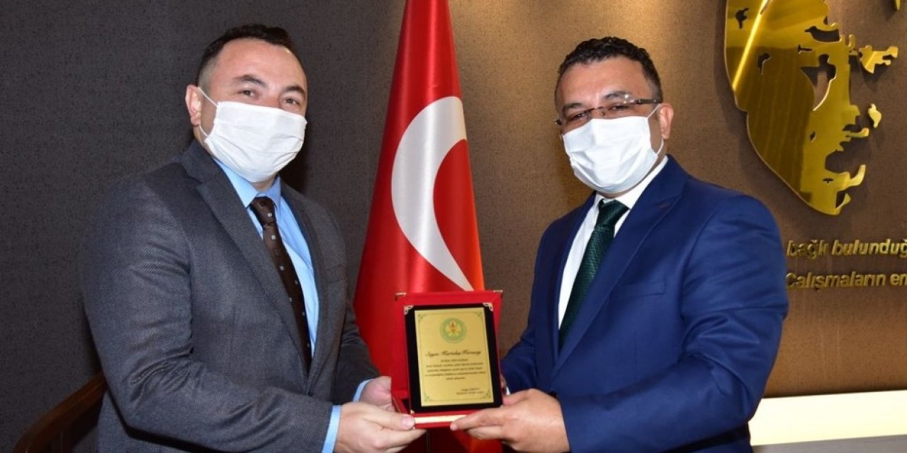 İzmir depreminde görev alan daire başkanlıklarına teşekkür plaketi