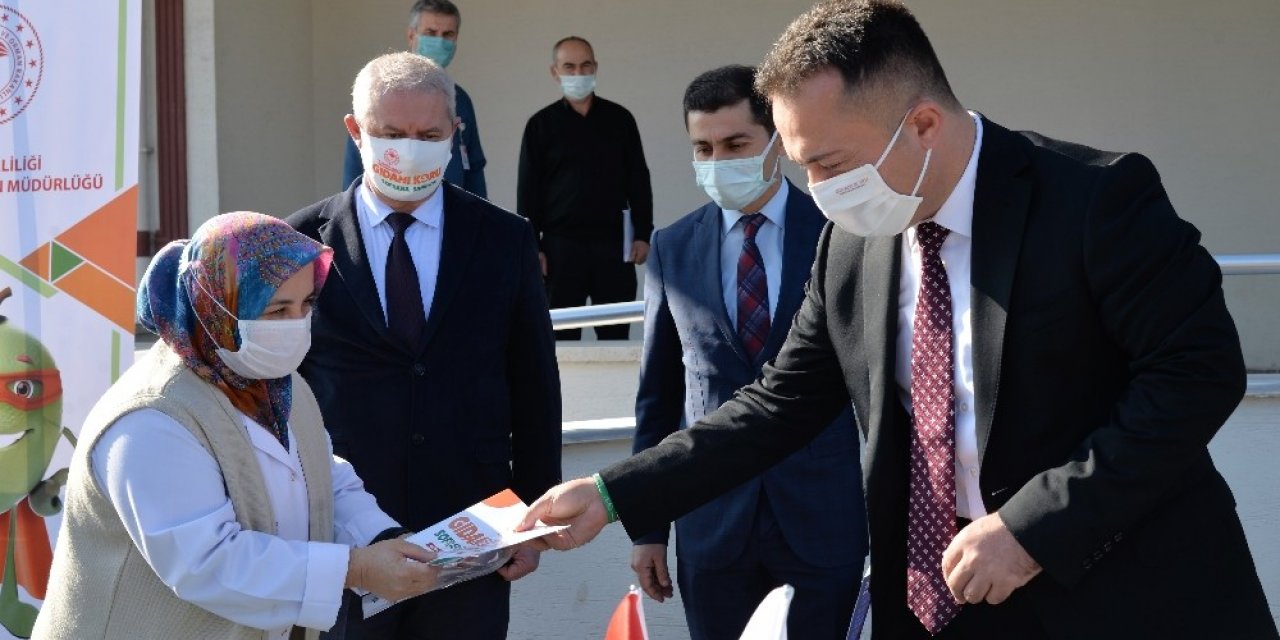 3 bin adet "Gıdanı Koru" yazılı bez maske dağıtıldı