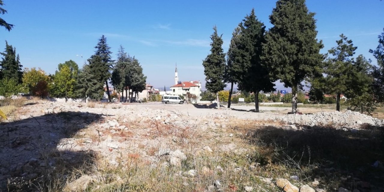 Çal’da 2 yıl önce yıkılan okul için yeni ihale yapıldı