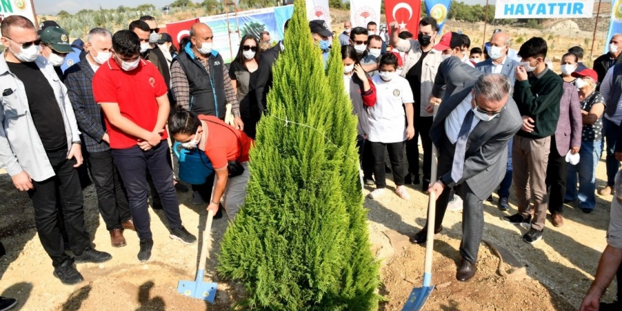 Mersin’de fidanlar toprakla buluştu